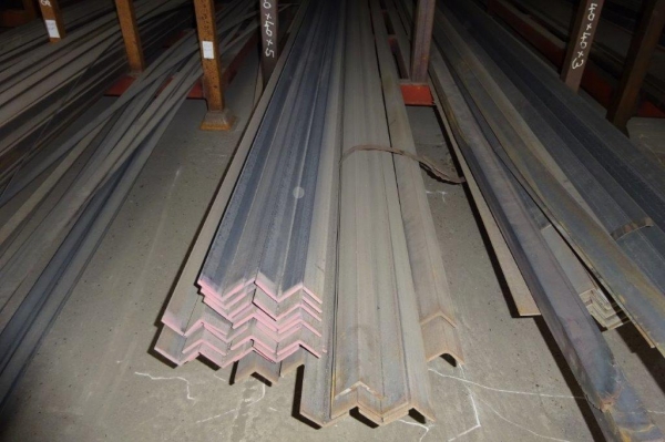 6 Mtrs 40 X 5 Mild Steel Angle From Ainscough Metals Image