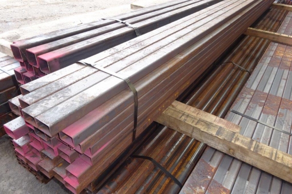 7 600 Mtr Of 60 Mm X 40 Mm X 3 Mm Steel Box Section 60 X 40 X 3 Mm 