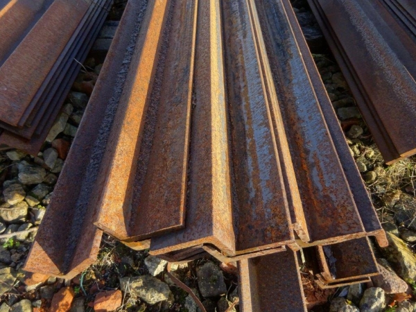 12.100mtr 100mm x 65mm x 10 Mild Steel Angle Iron  Unused Stock Rusty Unequal Angle Iron