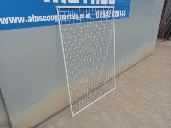 Pallet Racking Back Guard White - 1100mm x 1500mm - Mesh - Used