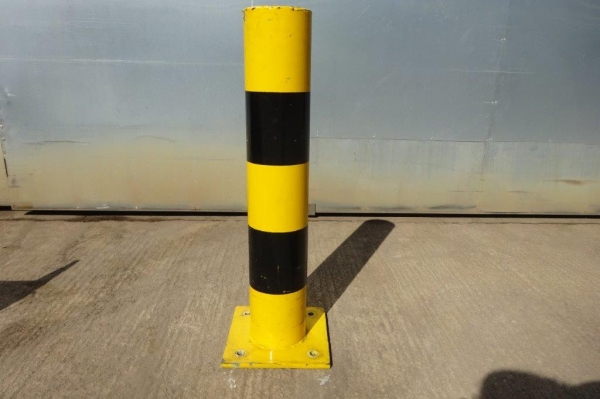 Bolt Down Bollard / Post 168.3mm Diameter 925mm High C/w Base Plate - Painted Yellow & Black