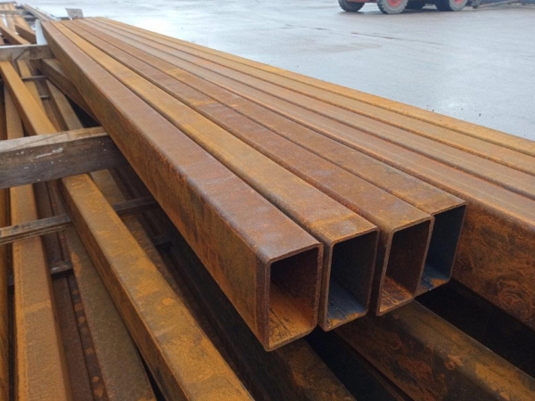 3.000 Mtr of 90 mm x 50 mm x  3 mm Steel Box Section  ( Unused Slight Stock Rusty )