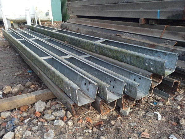 Box Crash Barriers Used Class 1  Overall Length 4.800 Mtr (not Trench Sheets or Piles)
