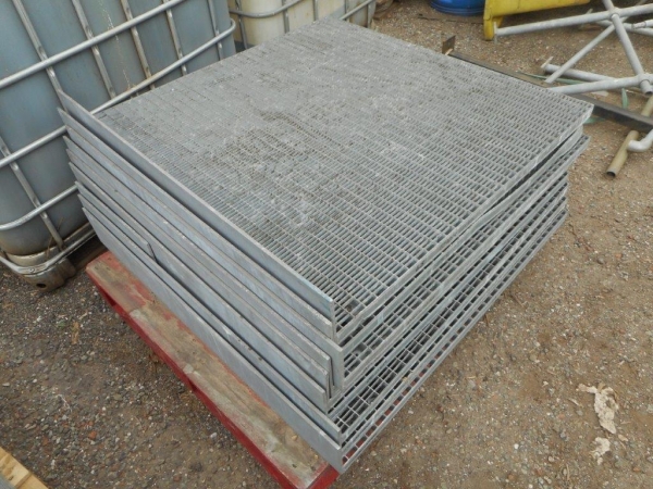 Galvanised Walkway Panel 1.095 Mtr x 1.090 Mtr C/w Edge Plate - Grating Panel / Flooring / Decking / Mesh / Platform / Open Steel Floor / Floor Forge