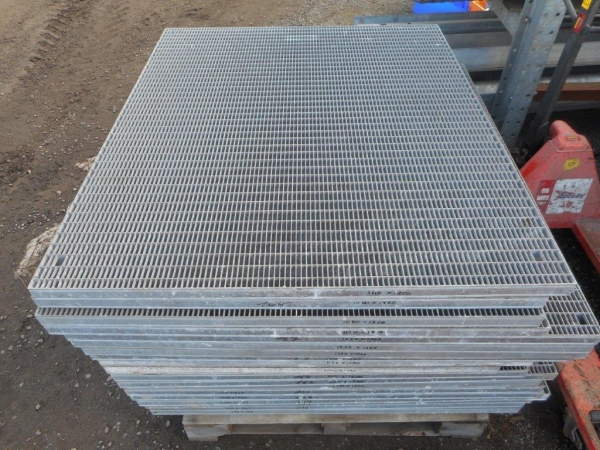 Galvanised Walkway Panel 1.320 Mtr x 1.200/1.250 Mtr - Grating Panel / Flooring / Decking / Mesh / Platform / Open Steel Floor / Floor Forge