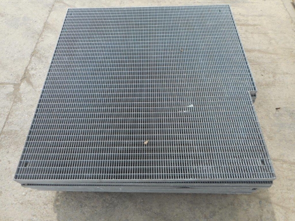Galvanised Walkway Panel 1.320 Mtr x 1.160/1.260 Mtr - Grating Panel / Flooring / Decking / Mesh / Platform / Open Steel Floor / Floor Forge - Thin Corner Cutout