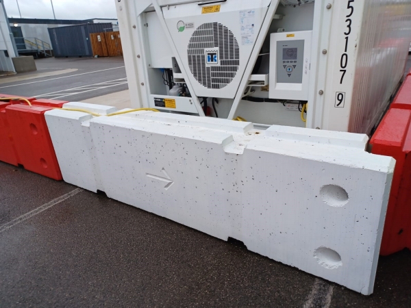 Tvcb Temporary Vertical Concrete Barrier - White - Used - Flood - Pedestrian - Traffic - Access - Counterweight