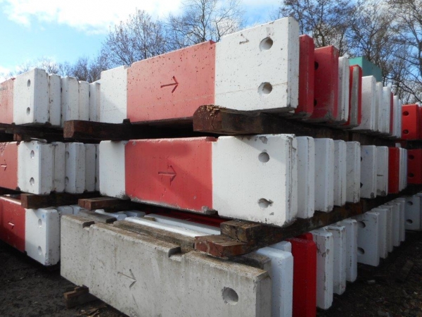 Used Tvcb Temporary Vertical Concrete Barrier - Block - Red / White ...