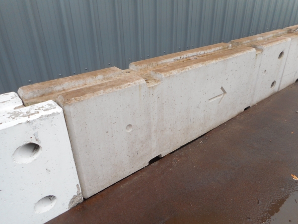 Used Tvcb Temporary Vertical Concrete Barrier - Block - Flood ...